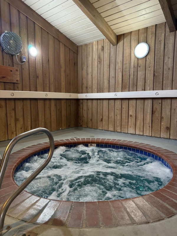 Nampa Inn & Suites image 1