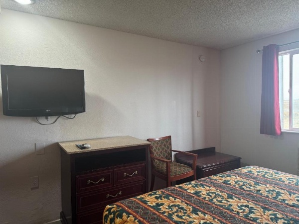Nampa Inn & Suites image 8